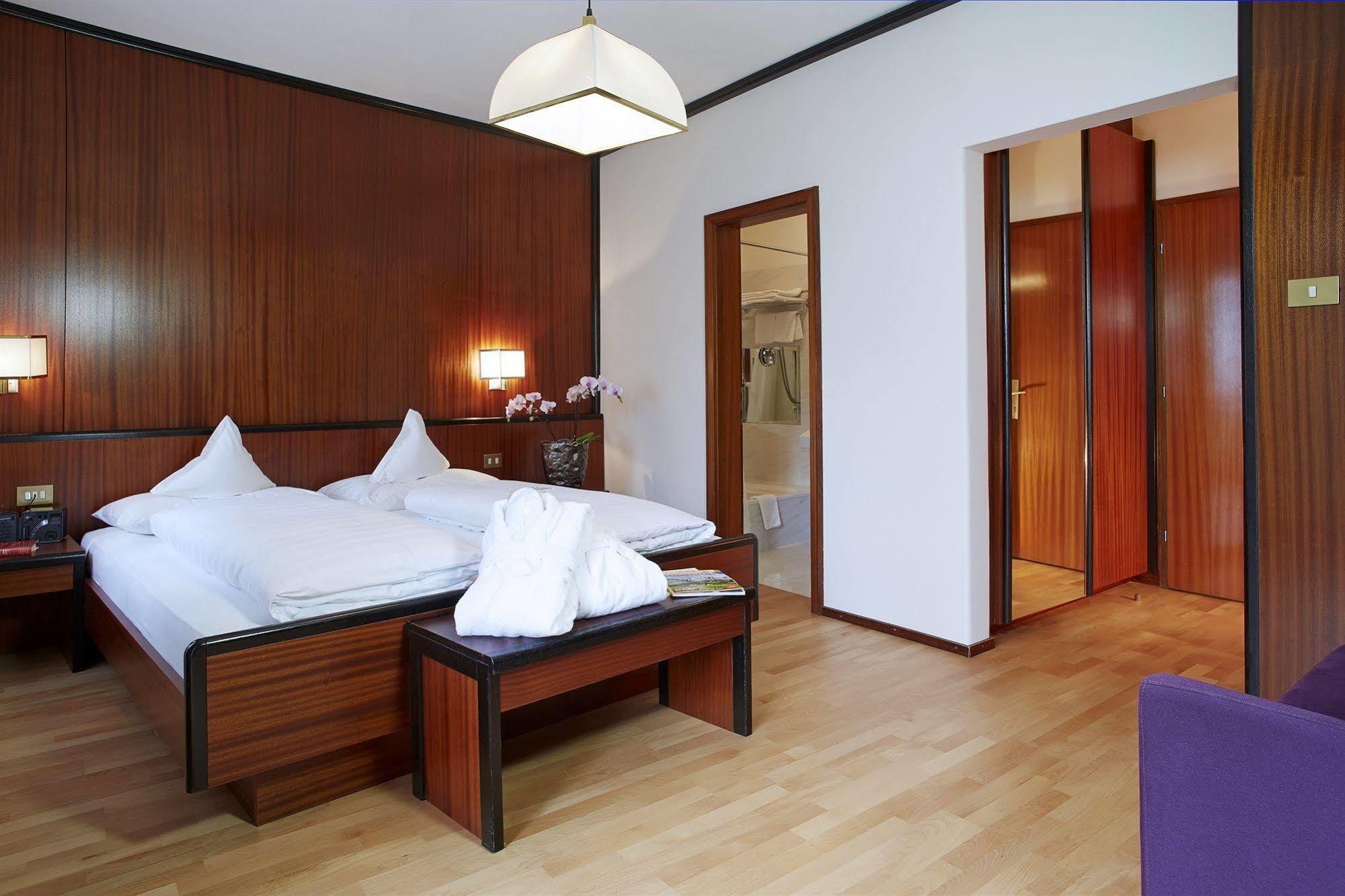 Hotel Juliane เมราโน ภายนอก รูปภาพ