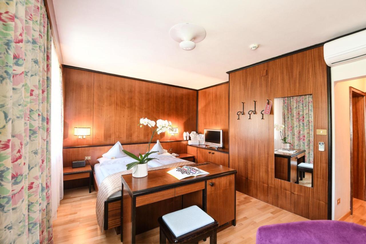 Hotel Juliane เมราโน ภายนอก รูปภาพ